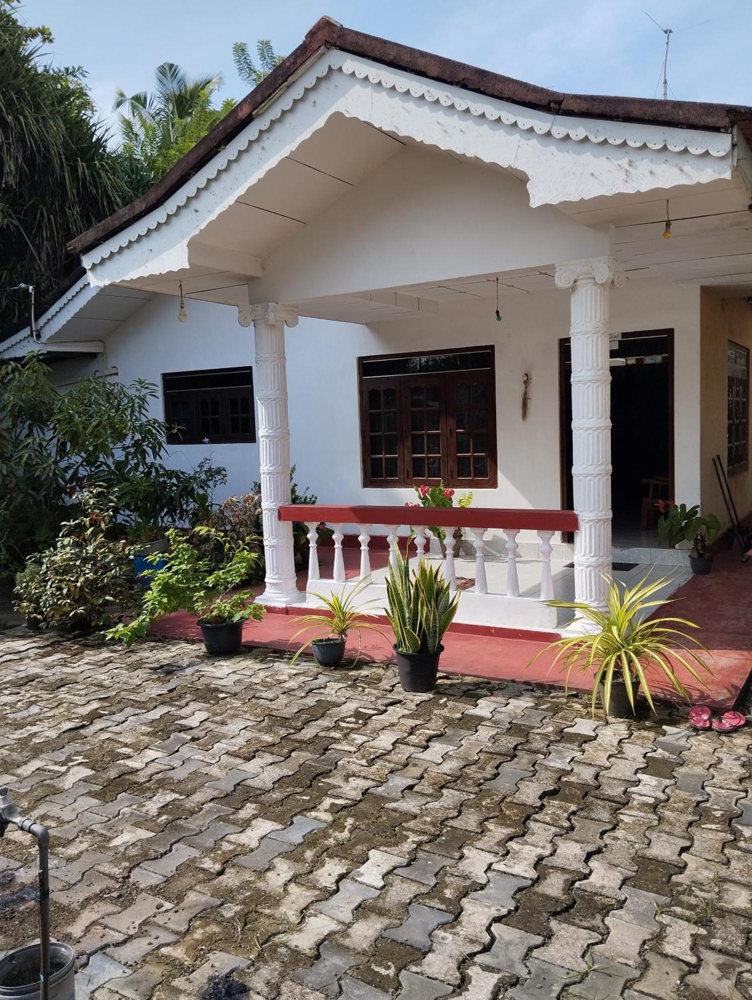 Mirissa White House Hotel Buitenkant foto