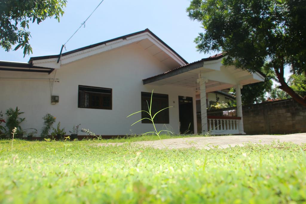 Mirissa White House Hotel Buitenkant foto