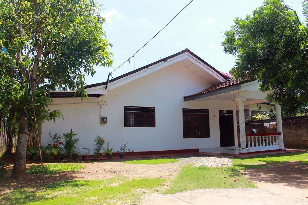 Mirissa White House Hotel Buitenkant foto