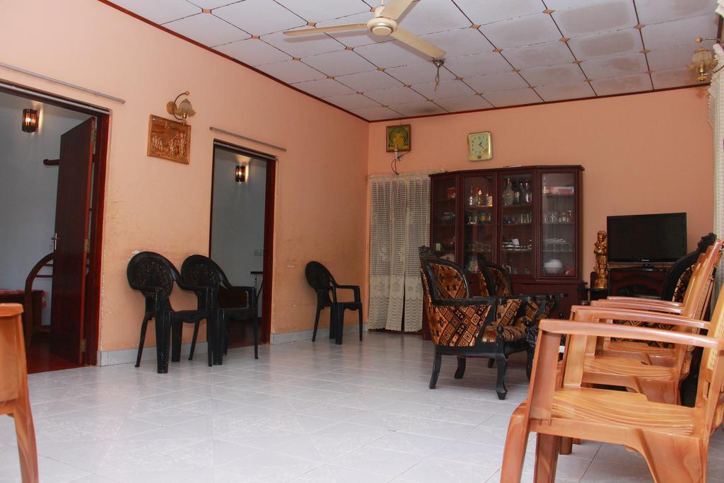 Mirissa White House Hotel Buitenkant foto